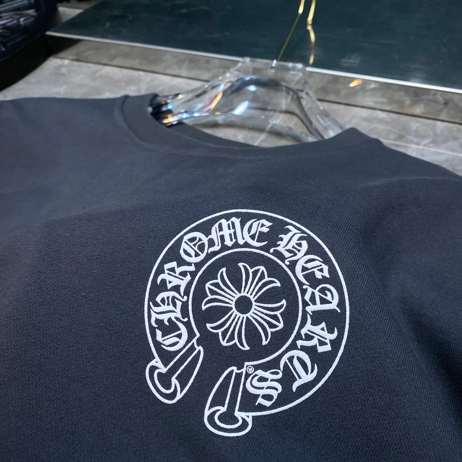 P230 Chrome Hearts Autumn and Winter 2025 simultaneous sale at counters❤️ Chrome Hearts Sanskrit horseshoe letter round neck sweatshirt Classic cross horseshoe foam print ➕ Customized zipper design on both sides Improved customized version 1:1 high weight fabric Recommended color: Specially customized cement dark gray Size: S, M, L, XL